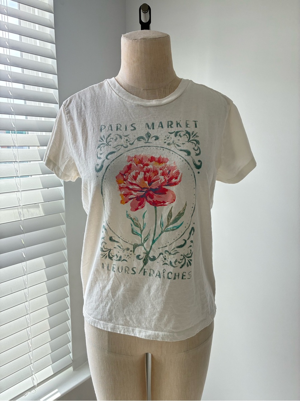 Doe Women's Paris Market Cotton Lightweight Graphic T-Shirt